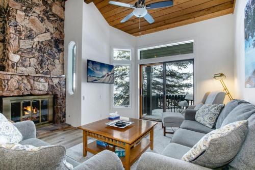 82 Ridgepoint Townhomes, Beaver Creek