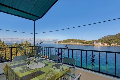One-Bedroom Apartment with Sea View