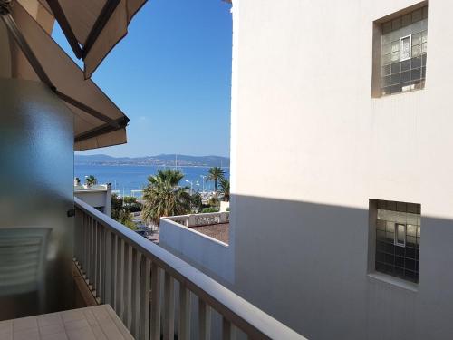 Studio climatisé proche plage et commerces, balcon, parking, linge et wifi disponibles - FR-1-466A-40 - Saint-Raphaël