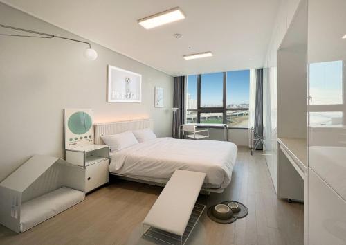 Flat Room 2B - Pet-Friendly