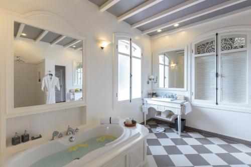 room detail thumbnail 2