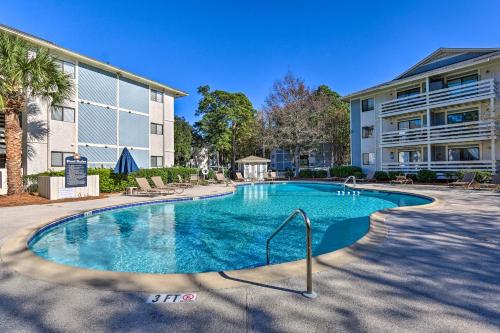 Hilton Head Condo Community Pool and Hot Tub! in 힐튼 헤드 아이랜드 (SC)
