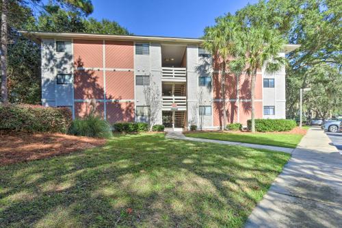 Hilton Head Condo Community Pool and Hot Tub! in 힐튼 헤드 아이랜드 (SC)