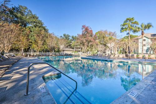 Hilton Head Condo Community Pool and Hot Tub! in 힐튼 헤드 아이랜드 (SC)