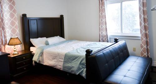 Large bedroom near Downtown London, Fanshawe College