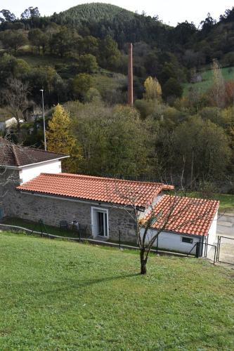 LA ANTIGUA CUADRA precioso apartamento de piedra con jardín, barbacoa y acceso al río