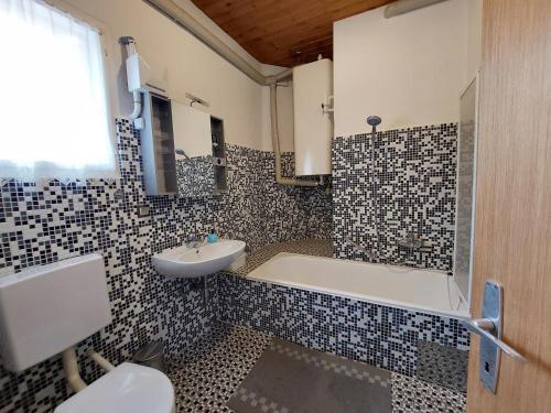 Fürdőszoba, Das Eckhaus in Murau