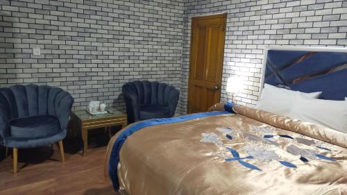 Deluxe Family Room image 1