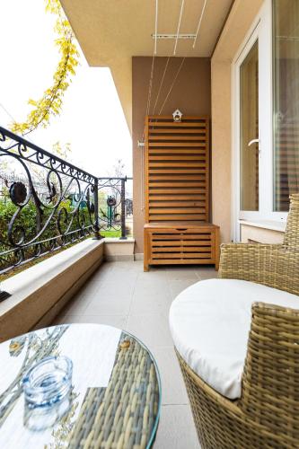 شرفة/ تراس, Bright & Cozy 1BD Flat with a Terrace and Parking by Flat Mаnager in Plovdiv Western District