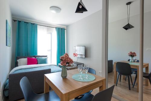 Okecie Airport Studio Bakalarska 2 P&O Serviced Apartments - image 8