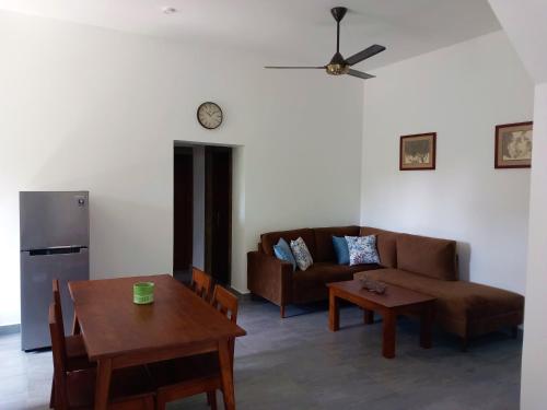 . Li's Apartment