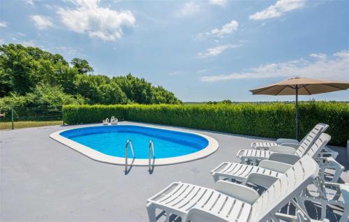 Holiday Home Flora with pool