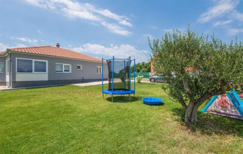 Holiday Home Flora with pool