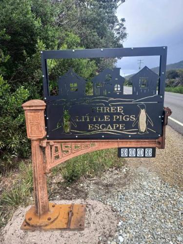 Three Little Pigs Escape - MAIN HOUSE - OFF GRID