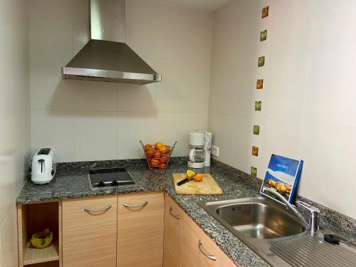 APARTAMENTOS AQUARIUM. 150 METROS PLAYA. 4