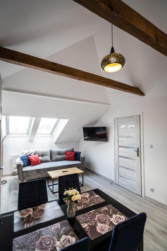 2 bedrooms, 5 beds