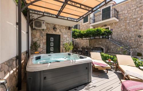 Nice Home In Makarska With Heated Swimming Pool