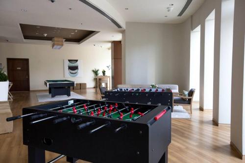 Luxury 2BR Sea & Skyline Views Near Metro & Burj Khalifa, Дубай (фото 2)