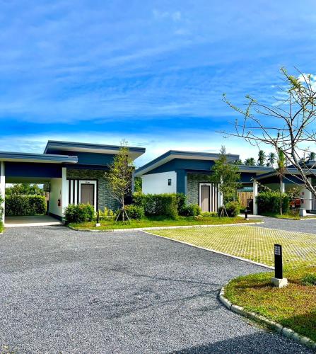 Exterior view, Blue Moon Boutique Resort near Hat Sichon (Beach)