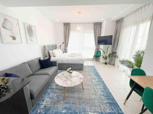 Royal Oceanic in JBR by HAPPY SEASON, Dubai
