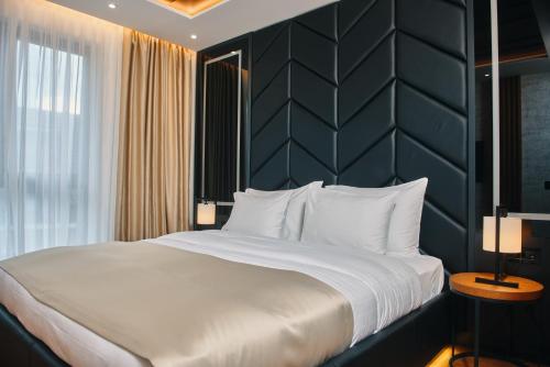 1 king bed, 1 sofa bed