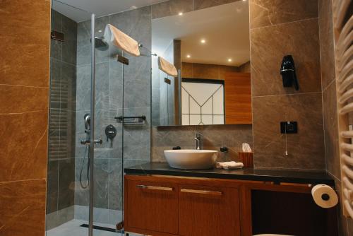 2 bedrooms, 4 beds