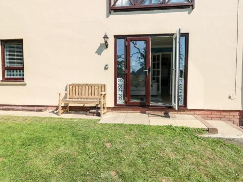 Clicketts Court - image 2