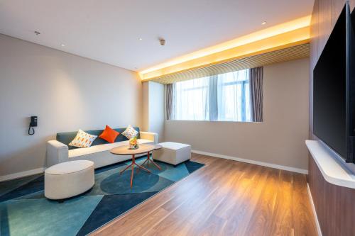 413775391 Holiday Inn Express Xinji City Center by IHG
