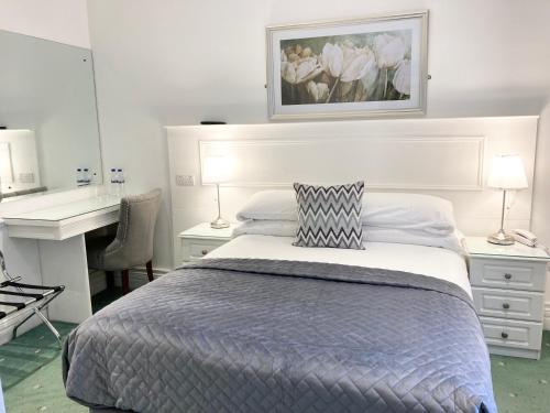 Double Room image 1