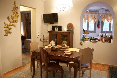 Dandy Villas Dimitsana - a family ideal charming home in a quaint historic neighborhood - 2 fireplaces for romantic nights