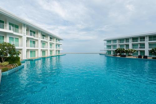 One Bedroom BeachfrontPoolfront Located In Cha-amHua Hin