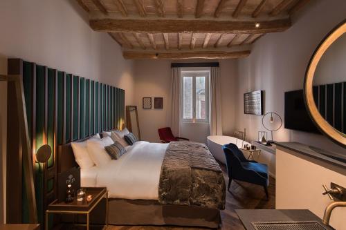 Deluxe Double Room with Bath image 5