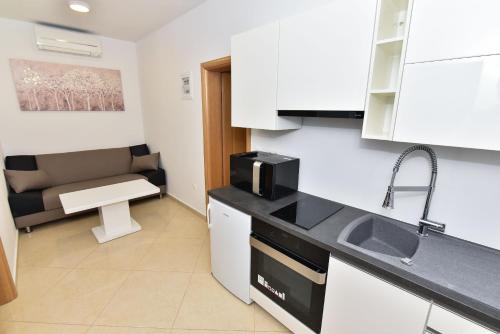 One-Bedroom Apartment image 10