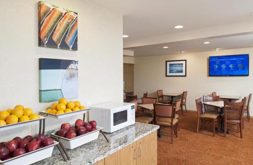 Country Inn & Suites by Radisson, Holland, MI
