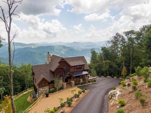 Majestic View Hideaway at Eagles Nest in Banner Elk, USA