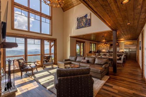 Majestic View Hideaway at Eagles Nest in Banner Elk, USA
