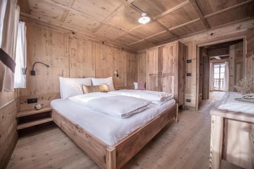 Superior One-Bedroom Apartment with Balcony