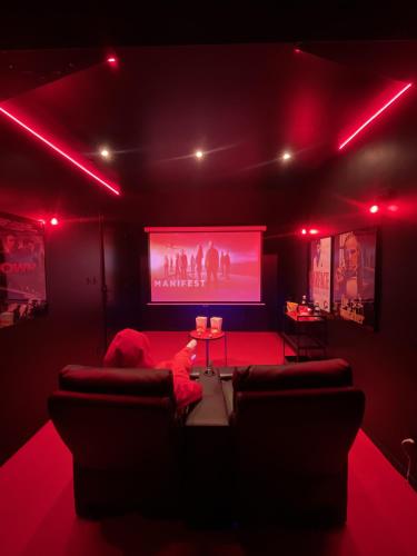 Suite cinéma et jacuzzi privé - Location saisonnière - Melun