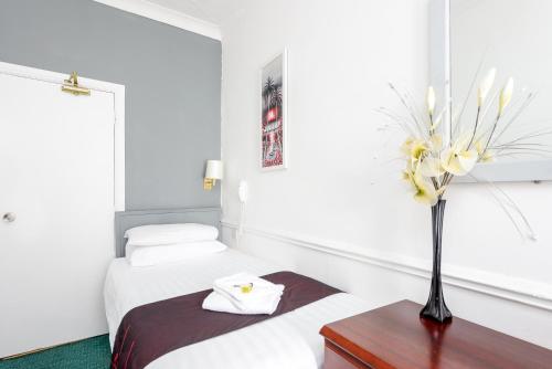 Abbey Lawn Hotel - image 11