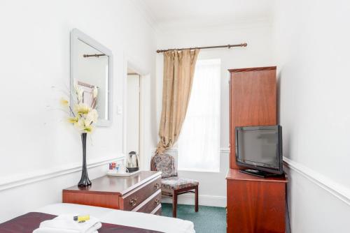 Abbey Lawn Hotel - image 6