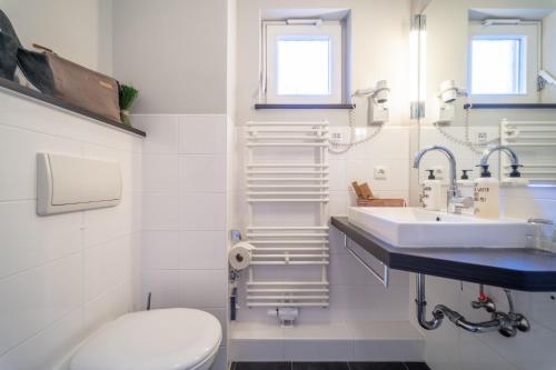 Bathroom, Auszeit Hotel Hamburg in Neugraben-Fischbek