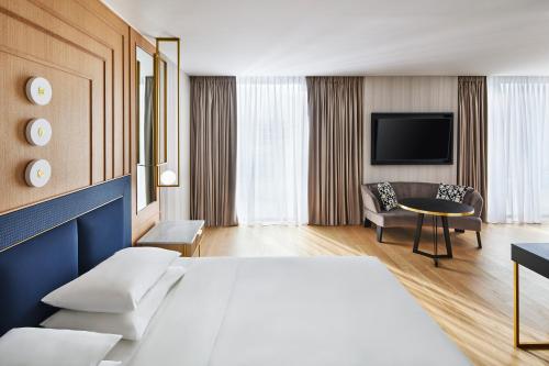 room detail thumbnail 1