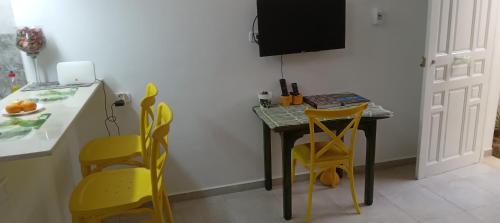Facilities, Studio, Cite la GAZELLE ,pas Jafar, quartier calme 10 min de l'aeroport pres du Technopark in Ariana