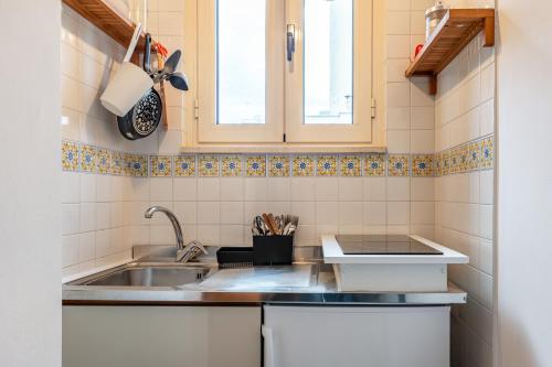 Kitchen, Il Blu & InfinityFly Apartments in Bari