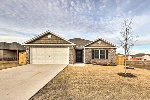Siloam Springs Home, Close to Parks and Trails!