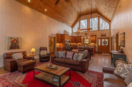 Make Yosef At Home in Seven Devils, USA