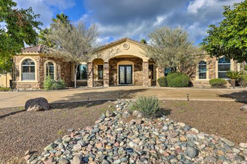 Stunning Cave Creek Oasis with Pool and Hot Tub!