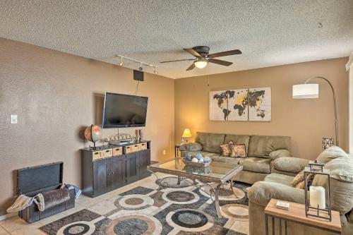 Poolside Oasis in Glendale with Desert Surroundings!, Glendale (photo 3)