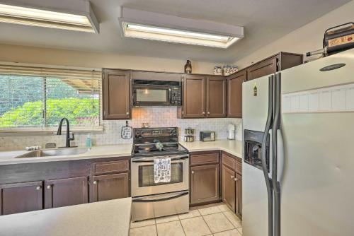 Poolside Oasis in Glendale with Desert Surroundings!, Glendale (photo 8)