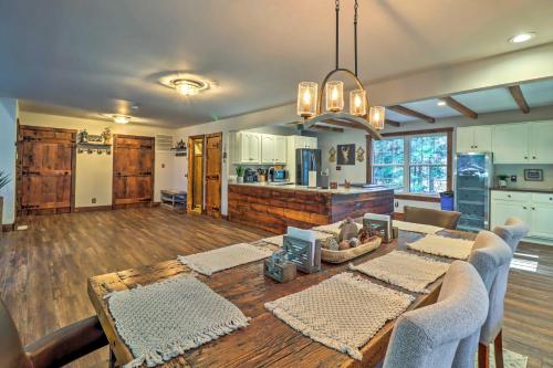 Albrightsville Retreat with Private Hot Tub! in Albrightsville, USA